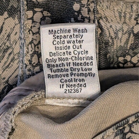 CAbi Womens Size 4 Style #958 Diamondback Snake Reptile Print Super Skinny Jeans - Picture 10 of 10